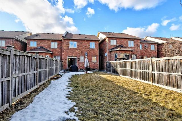 132 Holmes Cres, House attached with 3 bedrooms, 3 bathrooms and 3 parking in Milton ON | Image 6