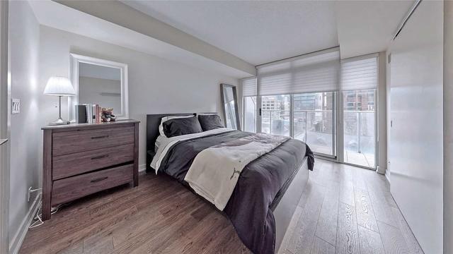 403 - 21 Nelson St, Condo with 2 bedrooms, 2 bathrooms and 1 parking in Toronto ON | Image 5