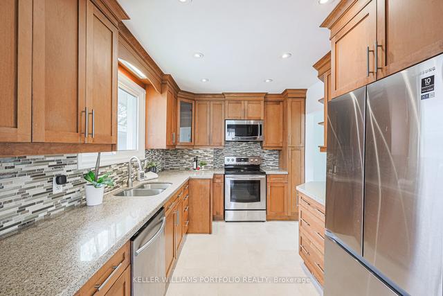 24 Jardine Pl, House detached with 3 bedrooms, 2 bathrooms and 4 parking in Toronto ON | Image 6