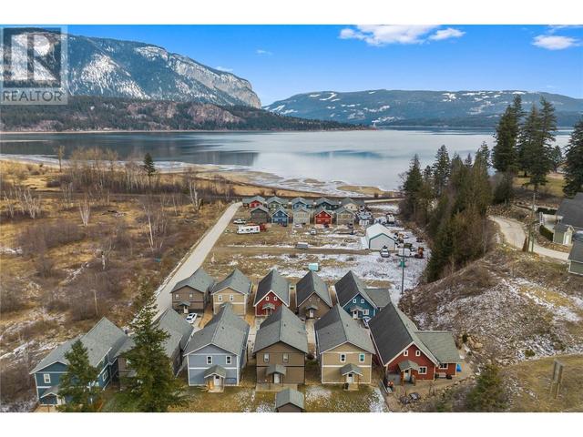 6 - 5211 Trans Canada Highway, House detached with 3 bedrooms, 2 bathrooms and 2 parking in Columbia Shuswap C BC | Image 2