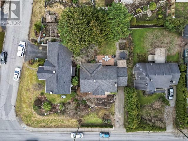 3380 Edgemont Boulevard, House detached with 4 bedrooms, 2 bathrooms and 3 parking in North Vancouver BC | Image 30