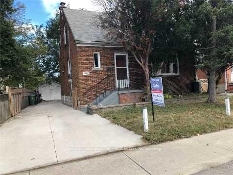 1822 Lawrence Ave W, House detached with 2 bedrooms, 3 bathrooms and 5 parking in Toronto ON | Card Image