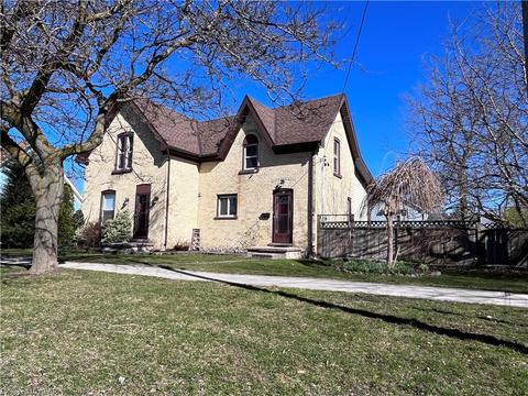 98 Elgin Avenue W, House detached with 3 bedrooms, 2 bathrooms and 6 parking in Goderich ON | Card Image