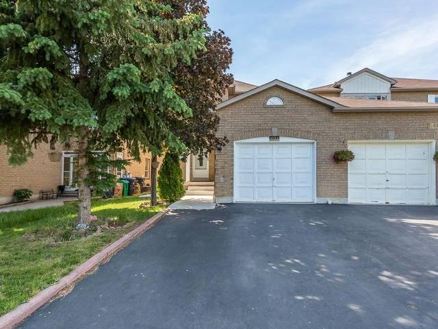 1051 Blizzard Rd, House attached with 3 bedrooms, 4 bathrooms and 2 parking in Mississauga ON | Image 1