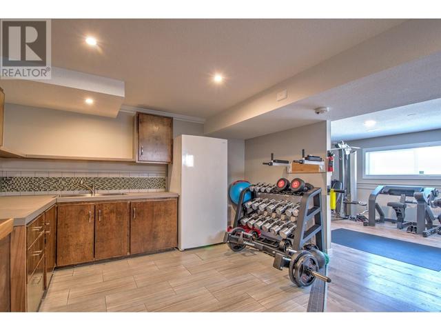655 Clifton Road S, House detached with 5 bedrooms, 3 bathrooms and 2 parking in Kelowna BC | Image 25