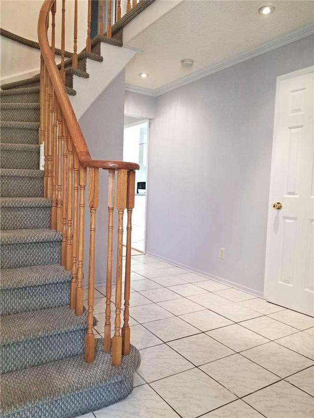 75 Beckwith Cres, House detached with 4 bedrooms, 4 bathrooms and 4 parking in Markham ON | Image 2