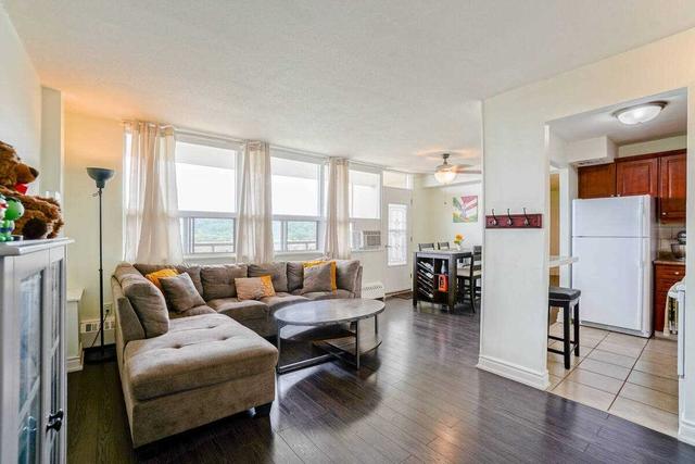 807 - 15 Nicklaus Dr, Condo with 2 bedrooms, 1 bathrooms and 1 parking in Hamilton ON | Image 3