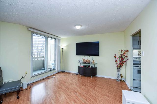 406 - 3577 Derry Rd, Condo with 2 bedrooms, 1 bathrooms and 1 parking in Mississauga ON | Image 8