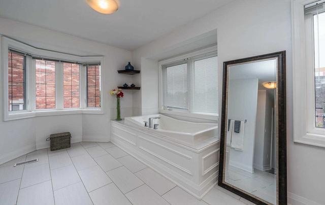 2260 Gerrard St E, Townhouse with 3 bedrooms, 3 bathrooms and 2 parking in Toronto ON | Image 29