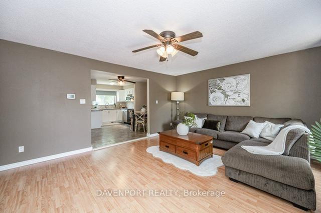 1422 Wildren Pl, House semidetached with 3 bedrooms, 2 bathrooms and 4 parking in Cambridge ON | Image 5