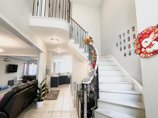 35 West Normandy Dr, House detached with 3 bedrooms, 3 bathrooms and 3 parking in Markham ON | Image 14