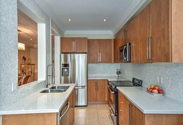 80 Pacific Rim Crt, House attached with 3 bedrooms, 3 bathrooms and 2 parking in Richmond Hill ON | Image 10