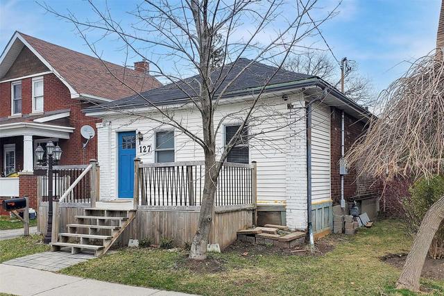 127 Warren Ave, House detached with 2 bedrooms, 2 bathrooms and 3 parking in Oshawa ON | Image 1