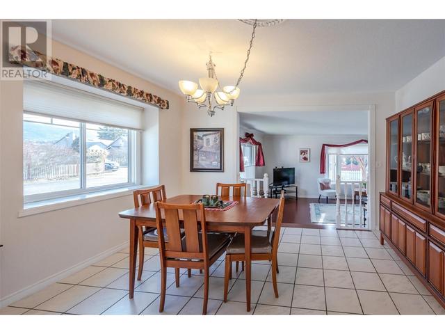 403 Woodruff Avenue, House detached with 5 bedrooms, 3 bathrooms and 1 parking in Penticton BC | Image 8