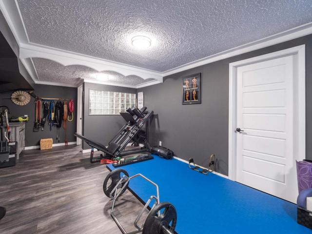 916 Woodbine Boulevard Sw, House detached with 3 bedrooms, 3 bathrooms and 5 parking in Calgary AB | Image 36