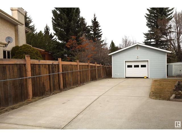 258 Burton Rd Nw, House detached with 5 bedrooms, 3 bathrooms and 8 parking in Edmonton AB | Image 4