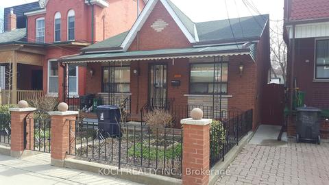 731 Richmond St W, House detached with 3 bedrooms, 2 bathrooms and 0 parking in Toronto ON | Card Image
