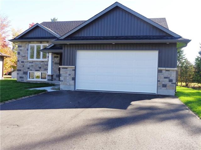1036 Beatty Crescent, House detached with 3 bedrooms, 2 bathrooms and 2 parking in Deep River ON | Image 2