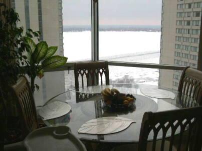 sph23 - 10 Queens Quay W, Condo with 2 bedrooms, 3 bathrooms and 1 parking in Toronto ON | Image 5