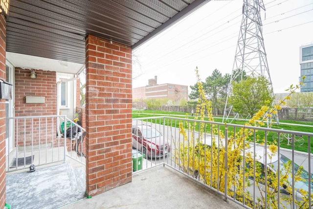 565 Melita Cres, House attached with 3 bedrooms, 2 bathrooms and 1 parking in Toronto ON | Image 31