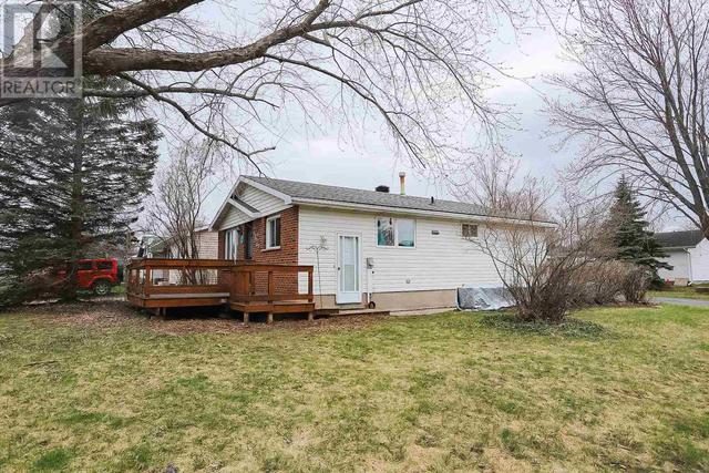 6 Chicora Cres, House detached with 2 bedrooms, 1 bathrooms and null parking in Sault Ste. Marie ON | Image 3