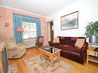 503 Sammon Ave, House semidetached with 2 bedrooms, 2 bathrooms and 1 parking in Toronto ON | Image 4