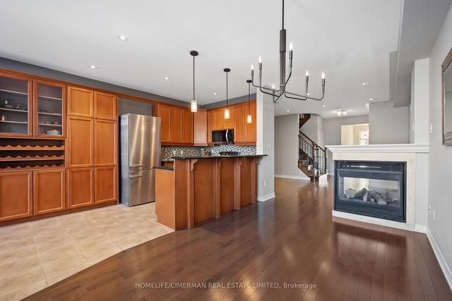10 Woodville Dr, House detached with 4 bedrooms, 4 bathrooms and 4 parking in Vaughan ON | Image 2