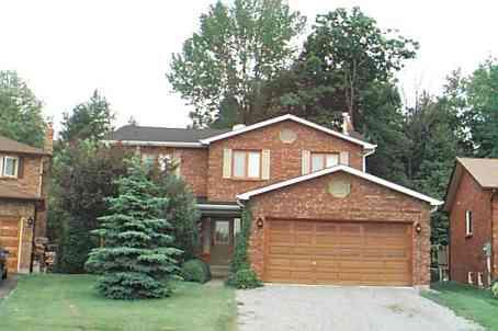362 Blackthorn St, House detached with 4 bedrooms, 2 bathrooms and 4 parking in Oshawa ON | Image 1