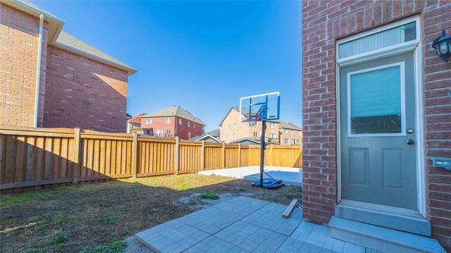 6 Selsdon St, House semidetached with 4 bedrooms, 3 bathrooms and 3 parking in Brampton ON | Image 15