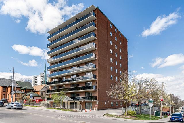 201 - 81 Charlton Ave E, Condo with 2 bedrooms, 1 bathrooms and 1 parking in Hamilton ON | Image 1