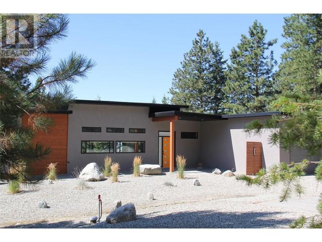 220 Sasquatch Trail, House detached with 2 bedrooms, 2 bathrooms and 2 parking in Okanagan Similkameen A BC | Image 1