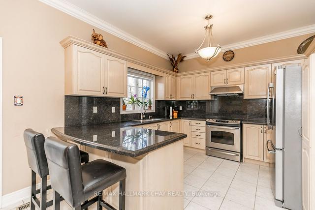 72 Velmar Dr, House detached with 3 bedrooms, 5 bathrooms and 5 parking in Vaughan ON | Image 3