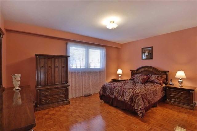 Up2Lvls - 287 Paisley Blvd W, House detached with 3 bedrooms, 2 bathrooms and 1 parking in Mississauga ON | Image 8