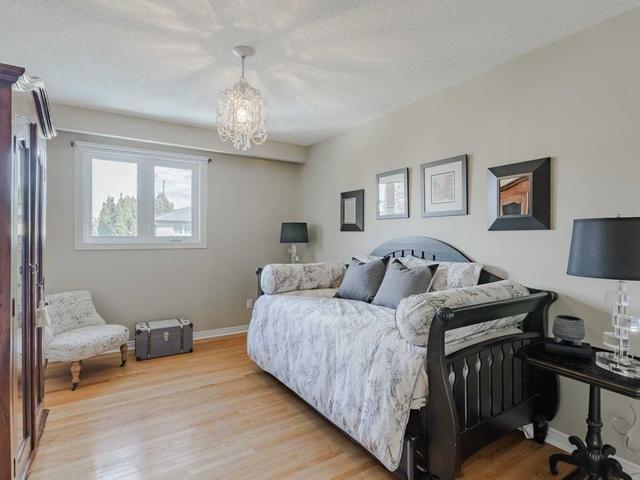 35 Roslyn Crt, House detached with 3 bedrooms, 3 bathrooms and 8 parking in Vaughan ON | Image 9