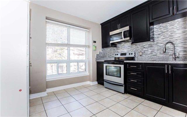 80 Guildford Cres, Townhouse with 3 bedrooms, 2 bathrooms and 1 parking in Brampton ON | Image 8