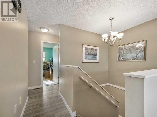 332 Leaside Avenue S, House detached with 5 bedrooms, 3 bathrooms and 3 parking in Lethbridge AB | Image 14