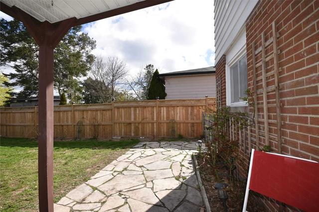1946 Carrera Lane, House semidetached with 4 bedrooms, 2 bathrooms and 2 parking in Mississauga ON | Image 25