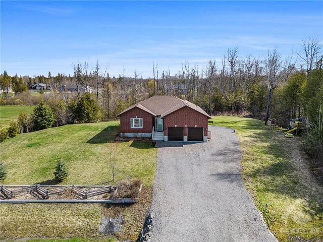 16 Cedar Rail Crescent, House detached with 3 bedrooms, 3 bathrooms and 6 parking in North Grenville ON | Image 1