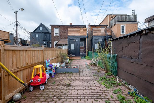 193 Emerson Ave, House attached with 3 bedrooms, 2 bathrooms and 1 parking in Toronto ON | Image 18
