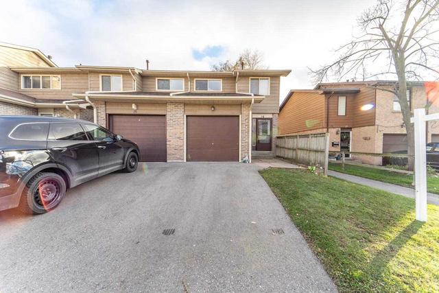 16 - 16 Foster Cres, Townhouse with 3 bedrooms, 3 bathrooms and 2 parking in Brampton ON | Image 1