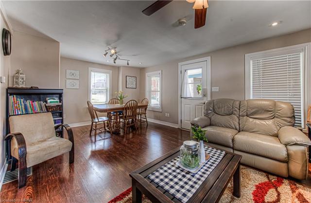 230 Jane Street, House detached with 2 bedrooms, 1 bathrooms and 3 parking in Minto ON | Image 9