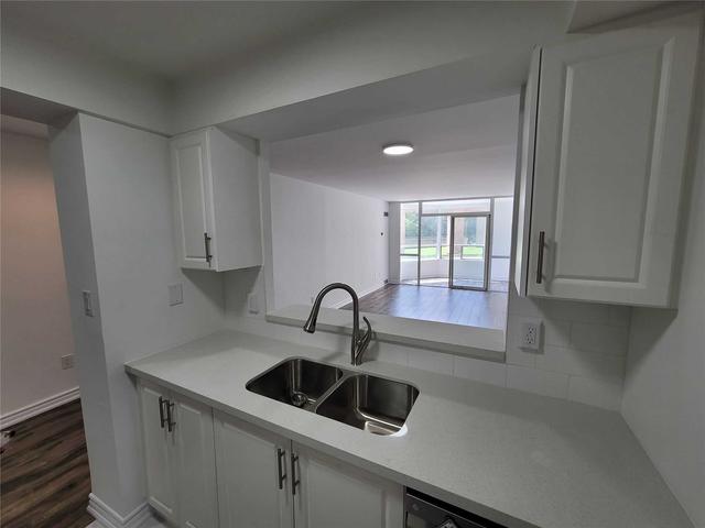 005 - 1 Hickory Tree Rd, Condo with 1 bedrooms, 1 bathrooms and 0 parking in Toronto ON | Image 10