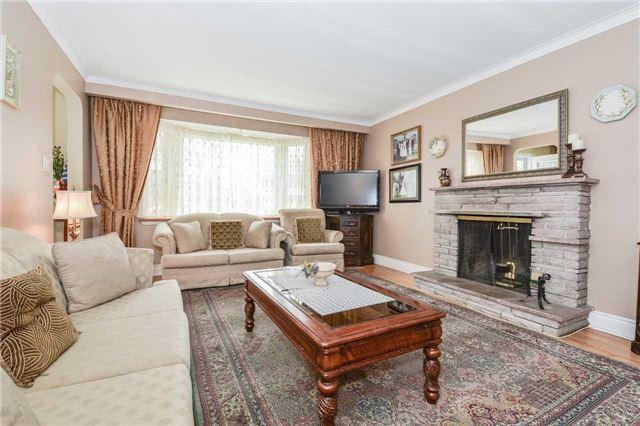 47 Richbourne Crt, House detached with 4 bedrooms, 3 bathrooms and 5 parking in Toronto ON | Image 3