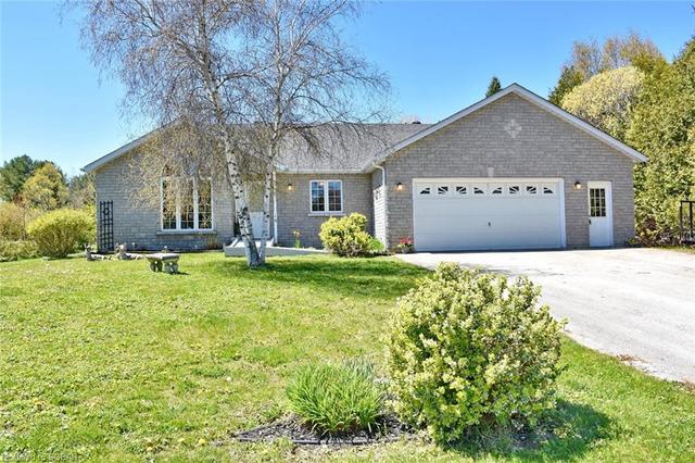 14 Club Court, House detached with 2 bedrooms, 2 bathrooms and 6 parking in Wasaga Beach ON | Image 2