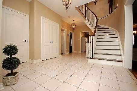 10 Hudson Dr, House detached with 4 bedrooms, 3 bathrooms and 6 parking in Vaughan ON | Image 2