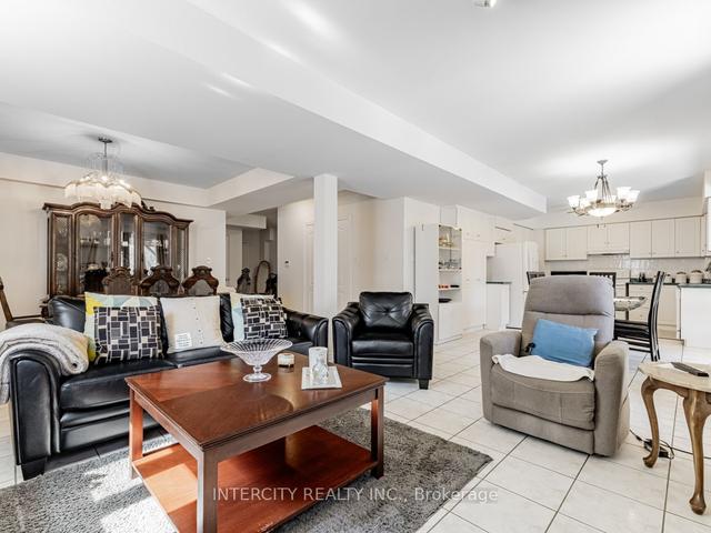 603 Dutch Elliott Crt, House detached with 5 bedrooms, 5 bathrooms and 6 parking in Newmarket ON | Image 24