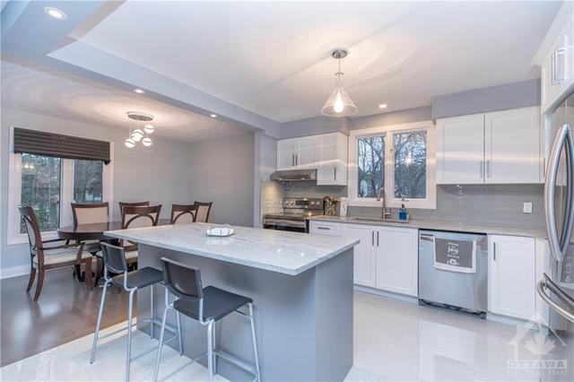 10 Weatherwood Crescent, House detached with 3 bedrooms, 2 bathrooms and 4 parking in Ottawa ON | Image 7