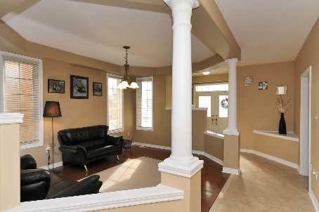 16 Parisian Cres, House detached with 3 bedrooms, 4 bathrooms and 4 parking in Barrie ON | Image 4