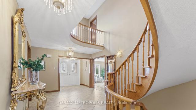 8233 Martin Grove Rd, House detached with 4 bedrooms, 4 bathrooms and 4 parking in Vaughan ON | Image 6