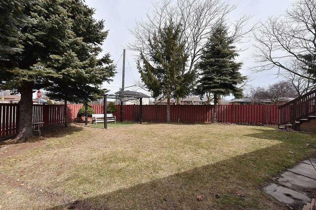 102 Comrie Terr, House detached with 2 bedrooms, 2 bathrooms and 2 parking in Toronto ON | Image 22
